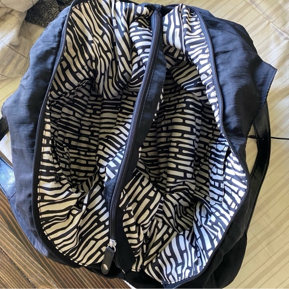 HOBO International | Black Victorian Nylon Large Hand Travel Shoulder Bag - Picture 5 of 10